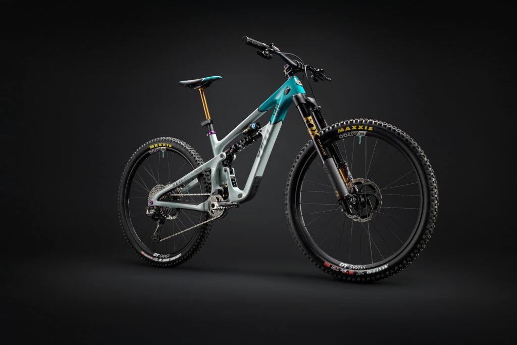 MY25_YetiCycles_SB160_HERO_Front_TEAM_0136.jpg