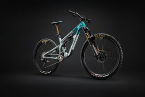 MY25_YetiCycles_SB160_HERO_Front_TEAM_0136.jpg