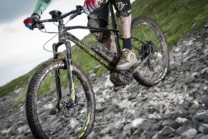 Mondraker e-Prime R+ - riding -3.jpg