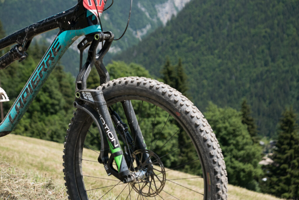 Motion-E18-linkage-fork-first-ride-review-100.jpg