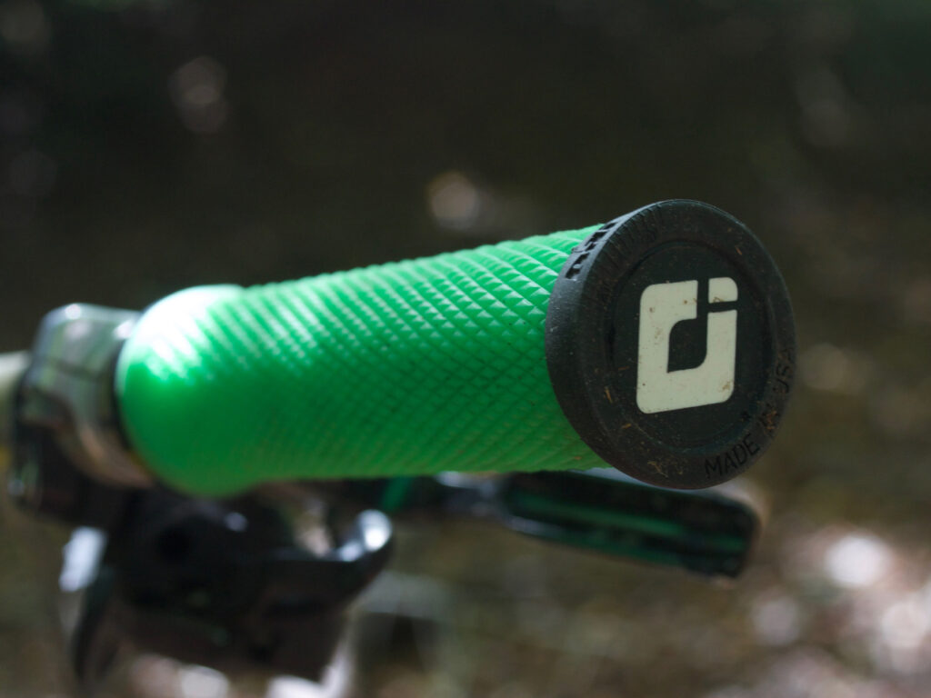 ODI-Elite-Motion-Lock-On-Grips-IMG_7132.jpg