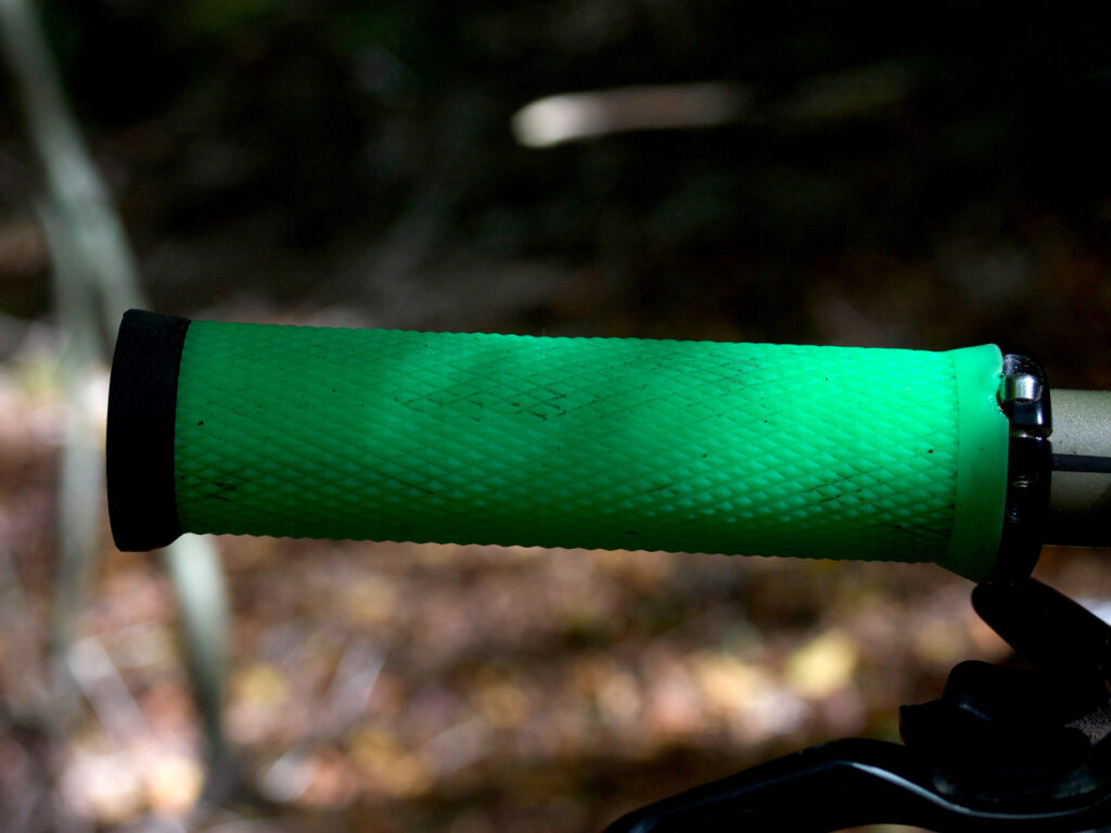 ODI-Elite-Motion-Lock-On-Grips-IMG_7140