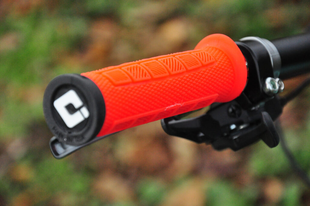 ODI-Elite-Pro-Lock-On-Grips-102