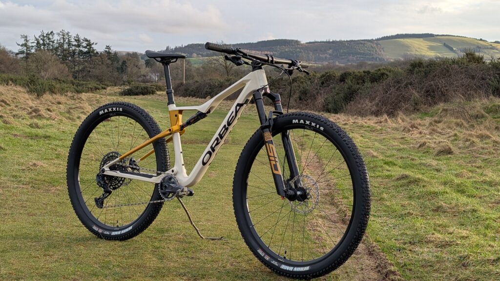 Orbea Oiz M21 Hero.jpg