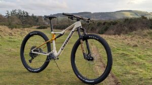 Orbea Oiz M21 Hero.jpg