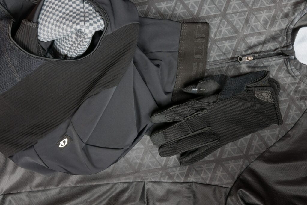 Giro-Shorts-Jersey-Gloves-Stealth