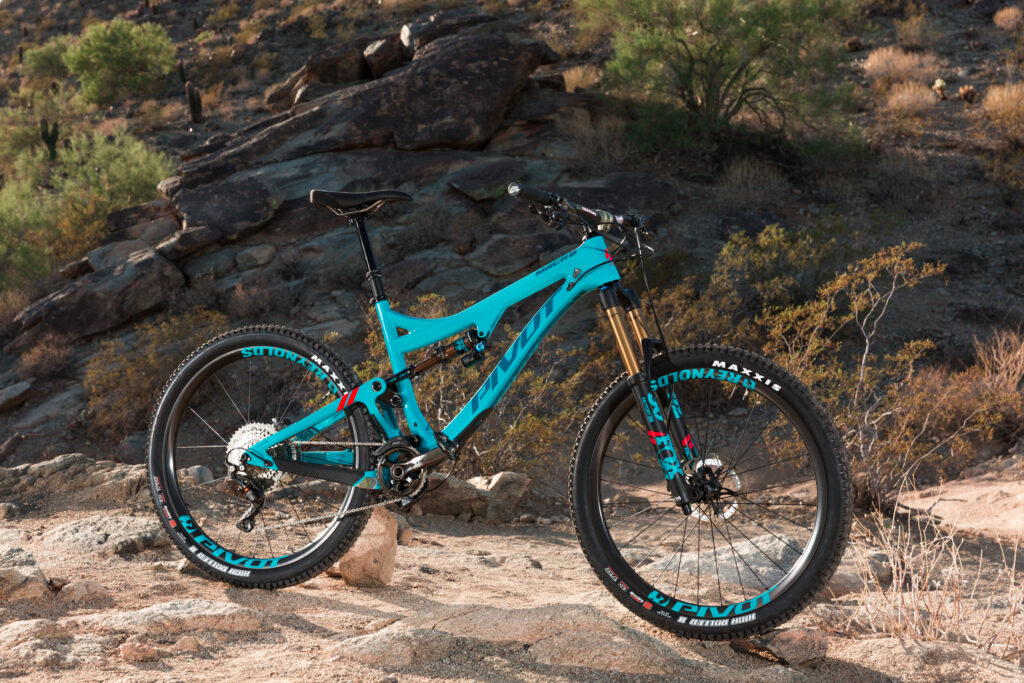 Pivot Factory Racing Team Mach 6 Carbon 3.jpg