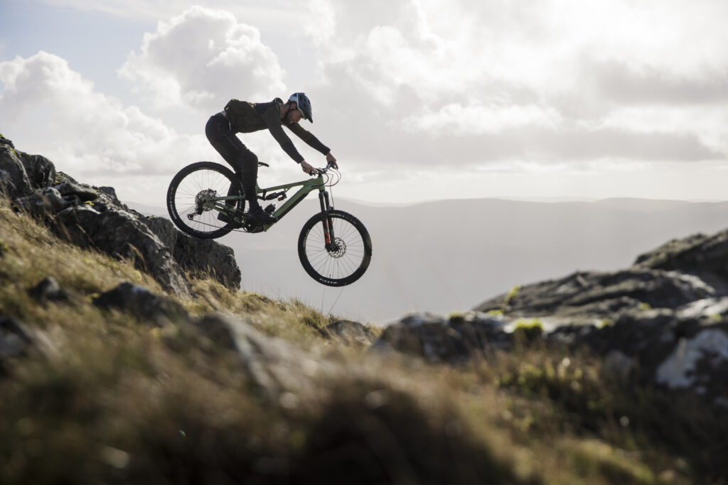 2023 Saracen Ariel 50E riding e-mtb