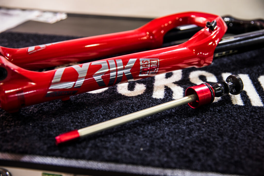 2020 RockShox Debonair hero