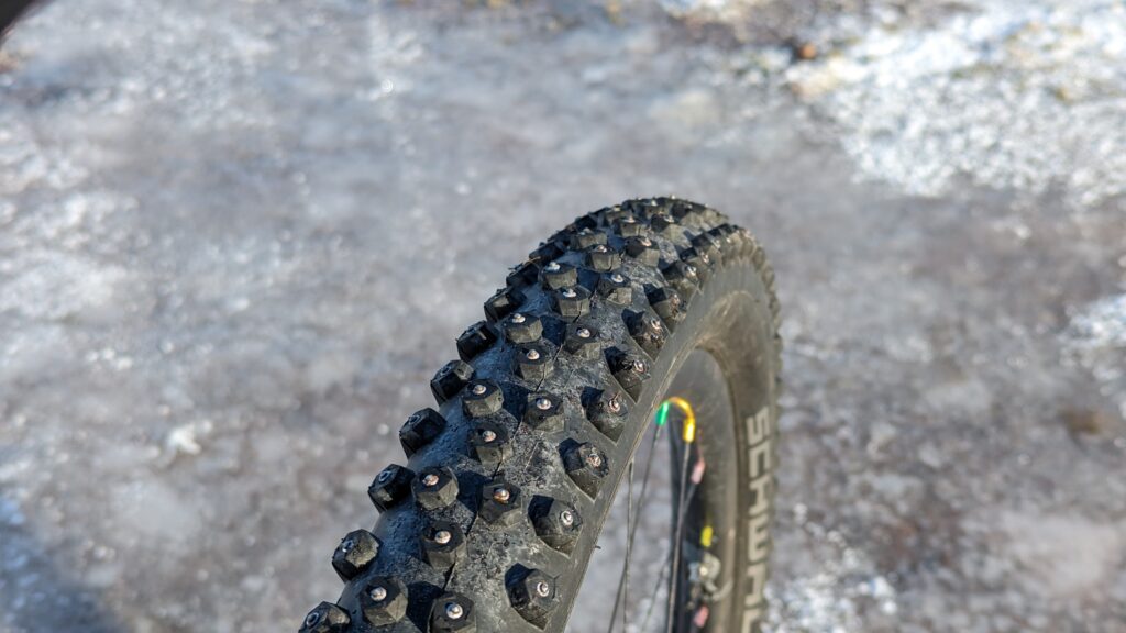 Schwalbe_Ice_Spiker_Pro_tread