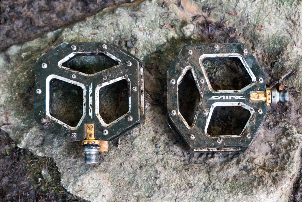 Shimano-PD-M828-Saint-flat-pedals-review-100.jpg