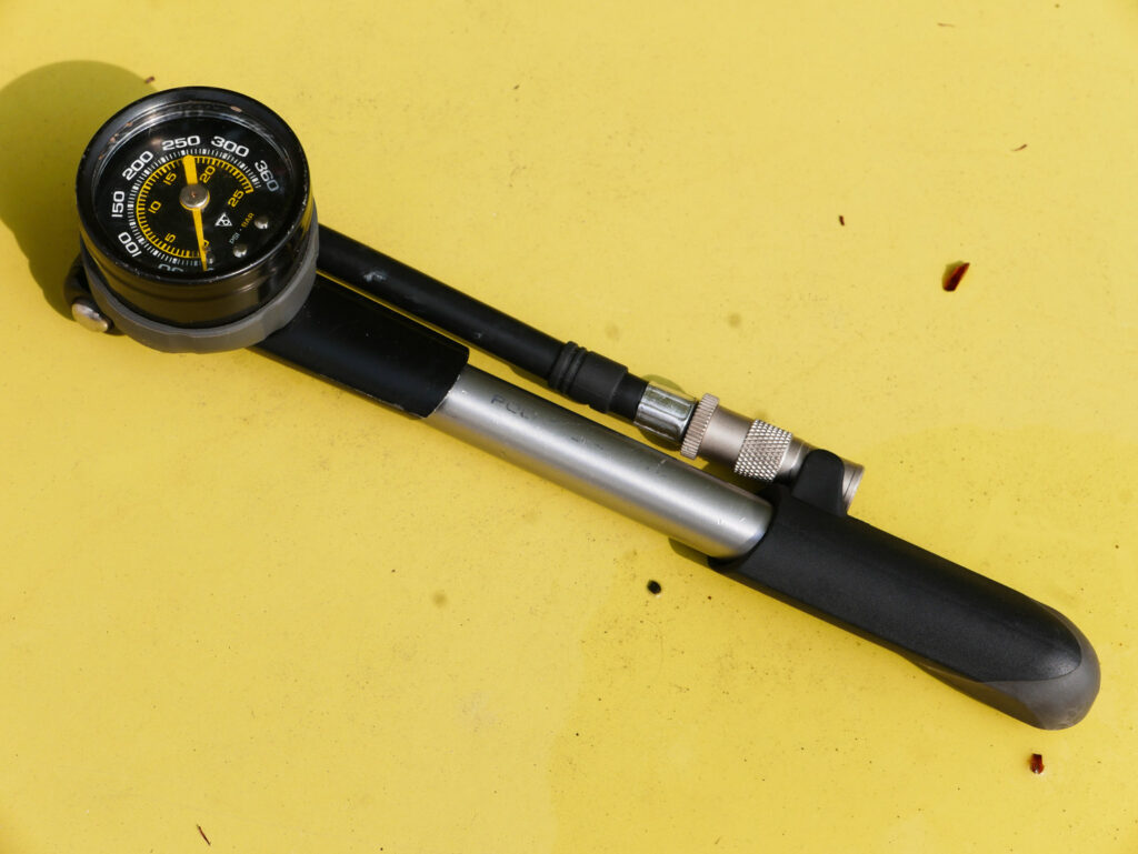 Topeak-Pocketshock-DXG-shock-pump-review-100.jpg