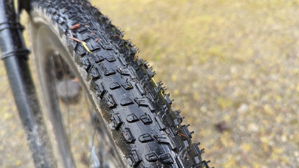 Vittoria_Mezcal_Gravel_Endurance_tread1