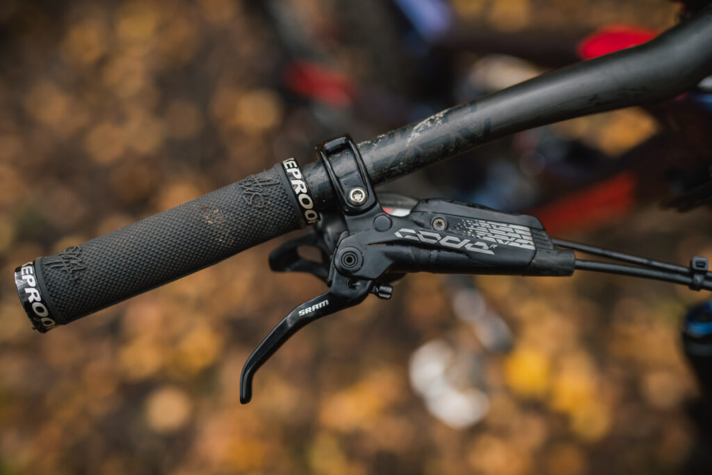 Nukeproof Mega 275 Carbon RS Detail Brakes