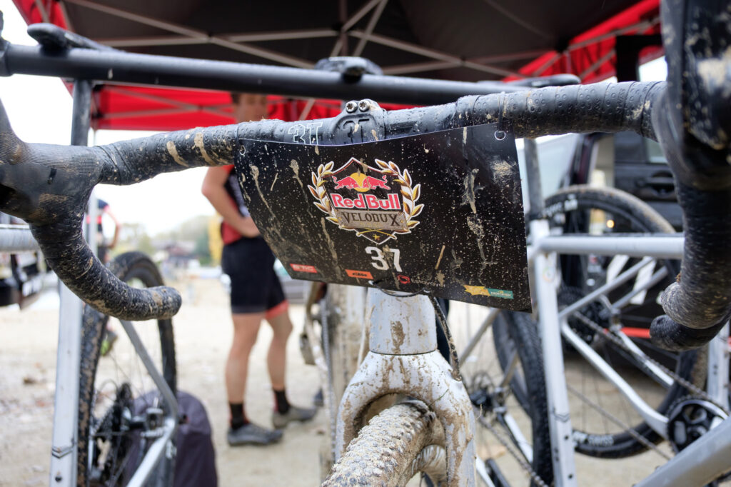 bljp-DT_Swiss_Cross_Road_Carbon-4.jpg