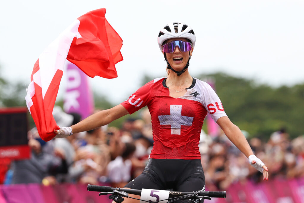 jolanda neff switzerland gold medal mountain bike tokyo 2020 olympics finish