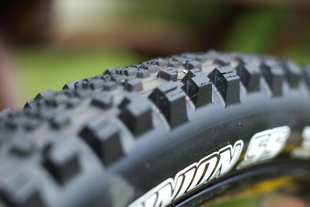 maxxis minion ss dd shoulder