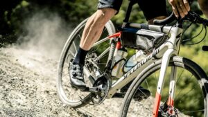 specialized diverge riding 2.jpg