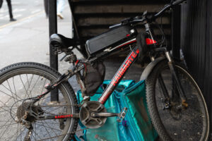 “An illegal e-bike is the rational response to that pay model”: Pedal Me founder ‘congratulates’ Deliveroo for being “the last people in London to notice 30mph delivery bikes”; Trump praised for scrapping “those awful bike lanes” + more on the live blog