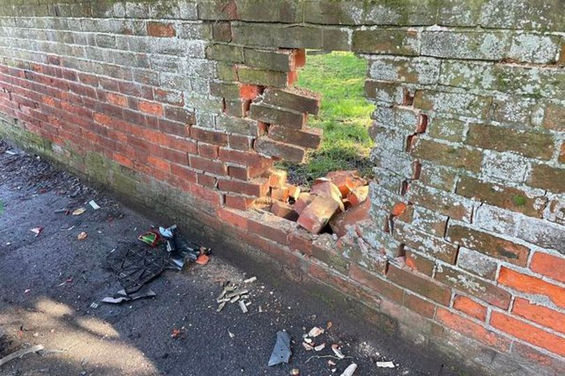 https://cdn.road.cc/wp-content/uploads/roadcc/1_wivenhoe-cemetery-wall.jpg