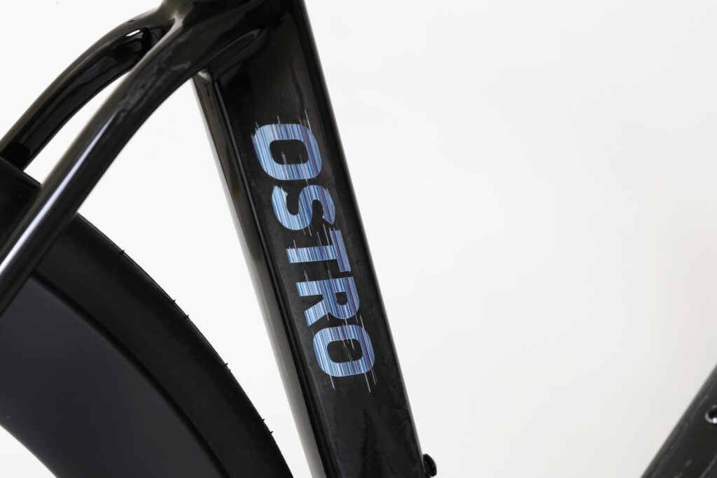 2021 Factor Ostro Speed line bleu bike close shoot 04.jpeg