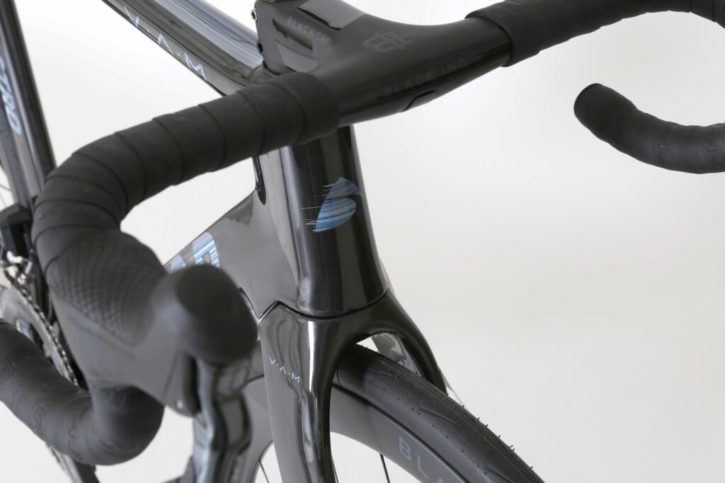 2021 Factor Ostro Speed line bleu bike close shoot 05.jpeg