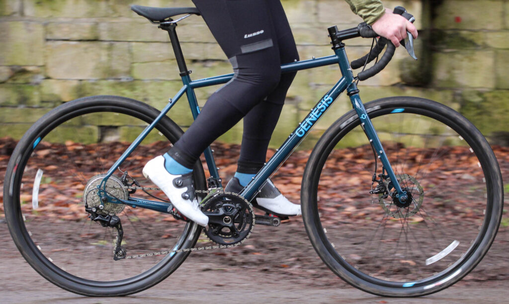 2021-genesis-croix-de-fer-20-riding-1 v2