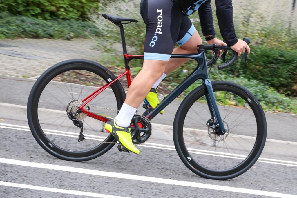 2021 Giant Defy Advanced Pro 3 &ndash; riding 4.jpg