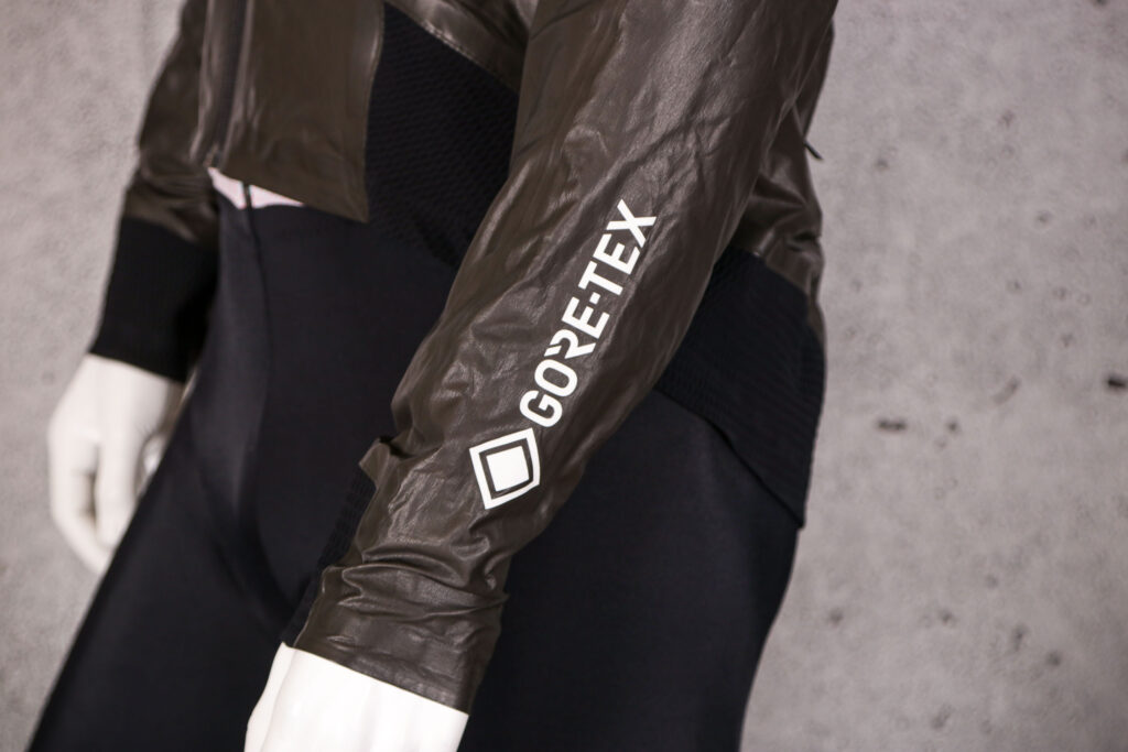 2021 Gore Race SHAKEDRY Jacket Mens – sleeve logo.jpg