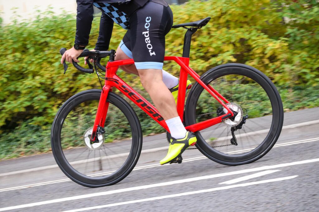 2021 Sensa Giulia Evo Aero Disc – riding 2.jpg
