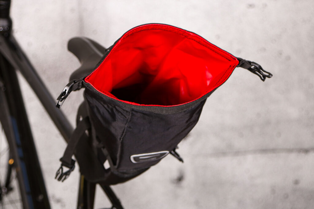 2021 Zefal Z Adventure R5 Waterproof Saddlebag – open.jpg