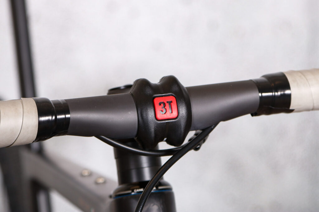 2022 3T Exploro Racemax Ekar 1×13 – bars 2.jpg