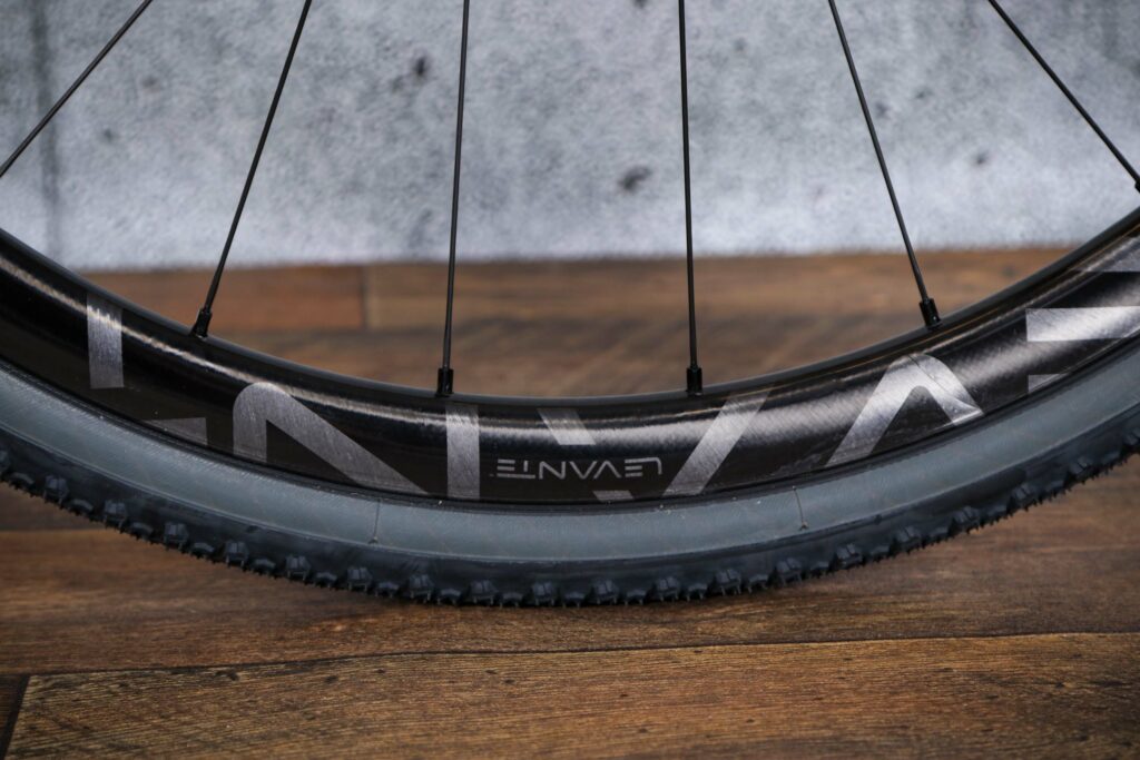 2022 3T Exploro Racemax Ekar 1×13 – rim.jpg