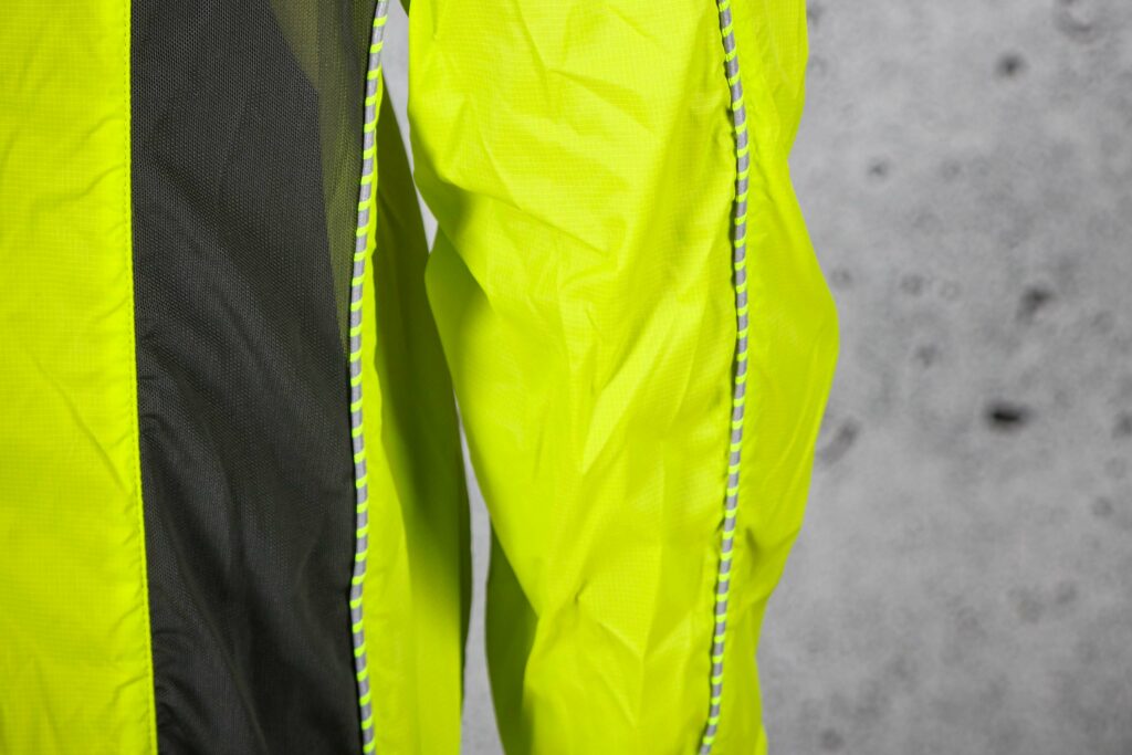 2022 Altura Airstream Womens Windproof Jacket &ndash; reflective detailing.jpg