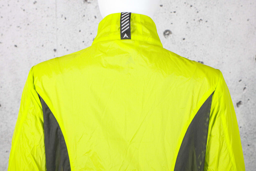2022 Altura Airstream Womens Windproof Jacket &ndash; shoulders.jpg