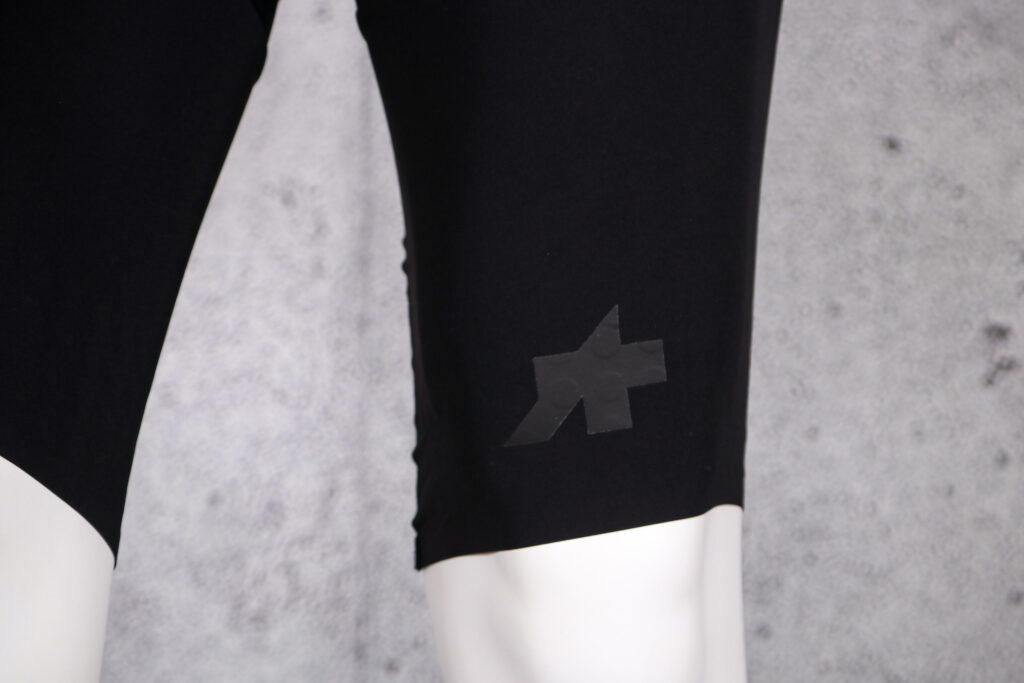 2022 Assos EQUIPE RSR Bib Shorts S9 TARGA &ndash; cuff.jpg