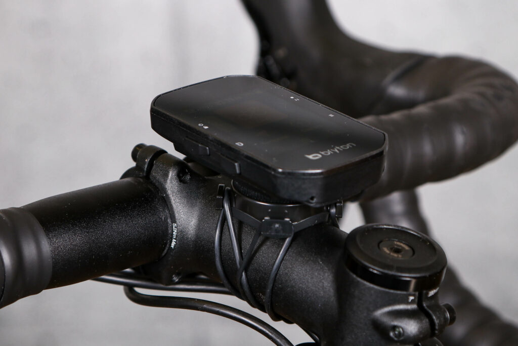 2022 Bryton Rider 500 Performance GPS Cycle Computer – mounted.jpg