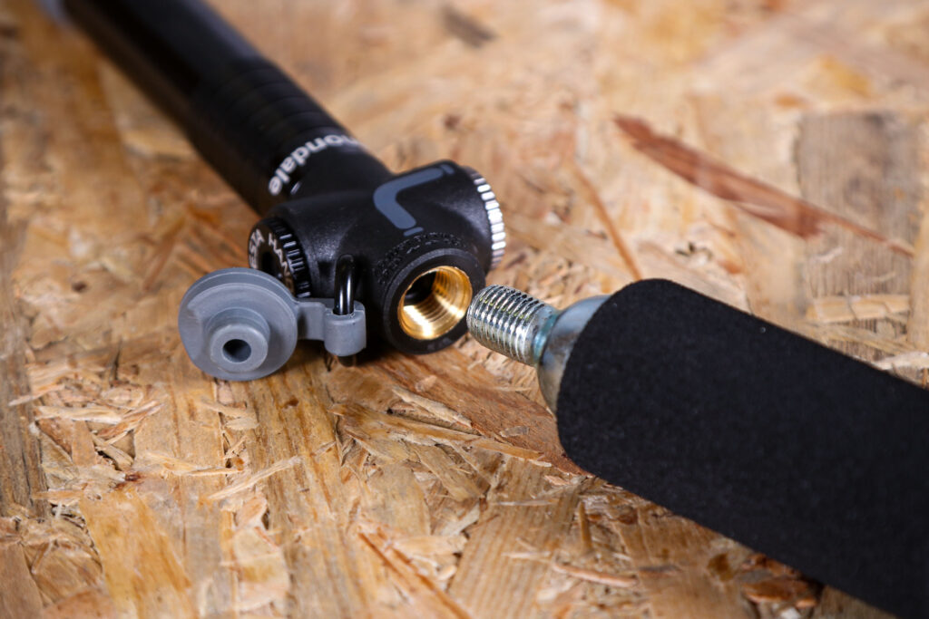 2022 Cannondale CO2 Road Mini Pump &ndash; co2 connector 2.jpg