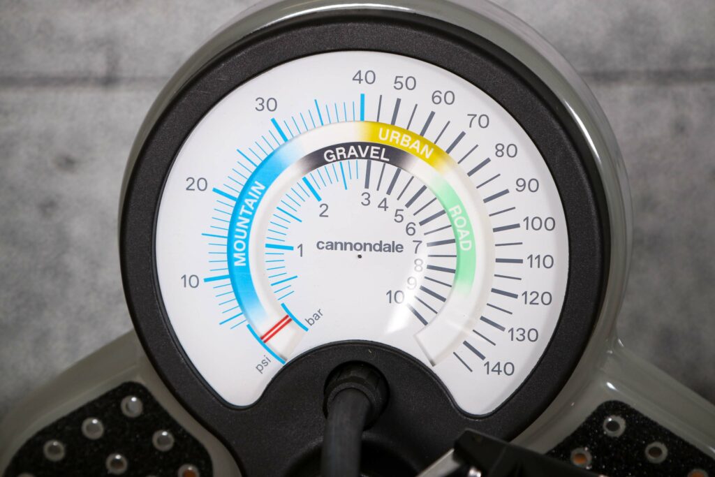 2022 Cannondale Precise Floor Pump &ndash; pressure gauge.jpg