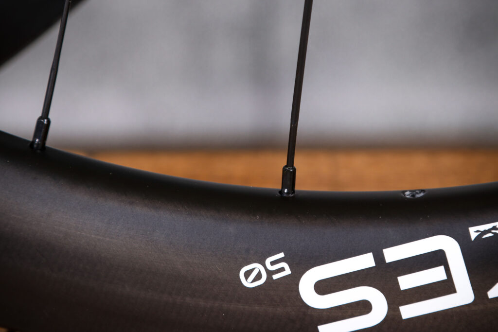2022 CES Sport Draig 50 wheelset – spoke nipple.jpg