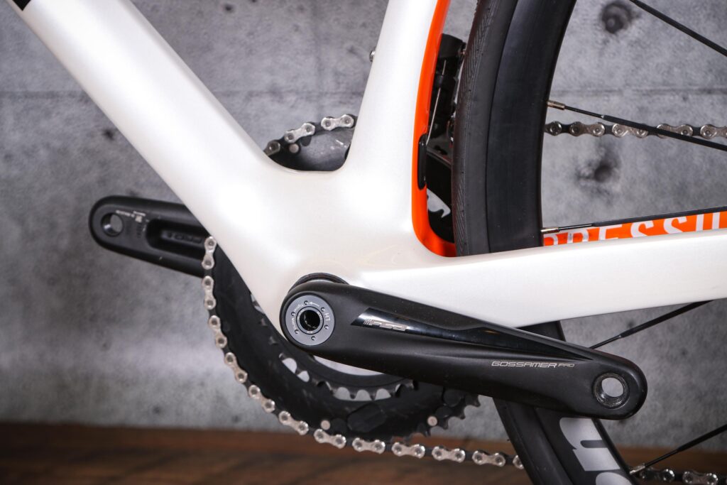2022 Cinelli Pressure Disc Ultegra 11x Hydro &ndash; bottom bracket.jpg