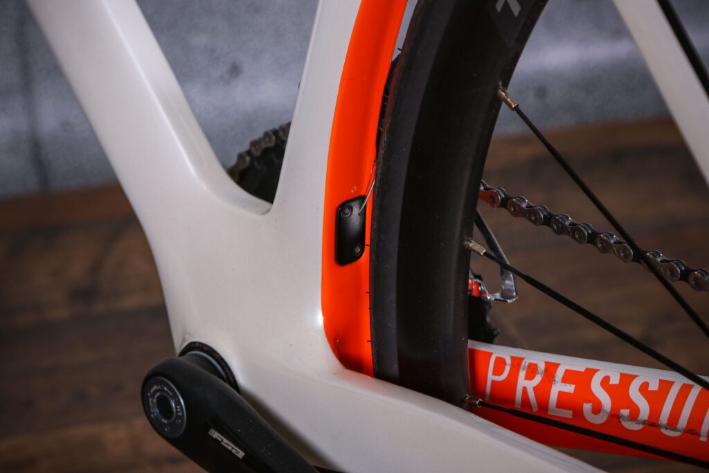 2022 Cinelli Pressure Disc Ultegra 11x Hydro &ndash; cable routing detail.jpg