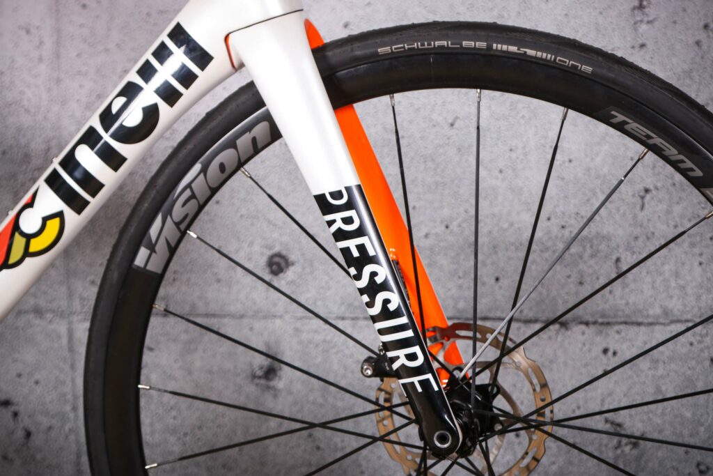 2022 Cinelli Pressure Disc Ultegra 11x Hydro &ndash; fork.jpg