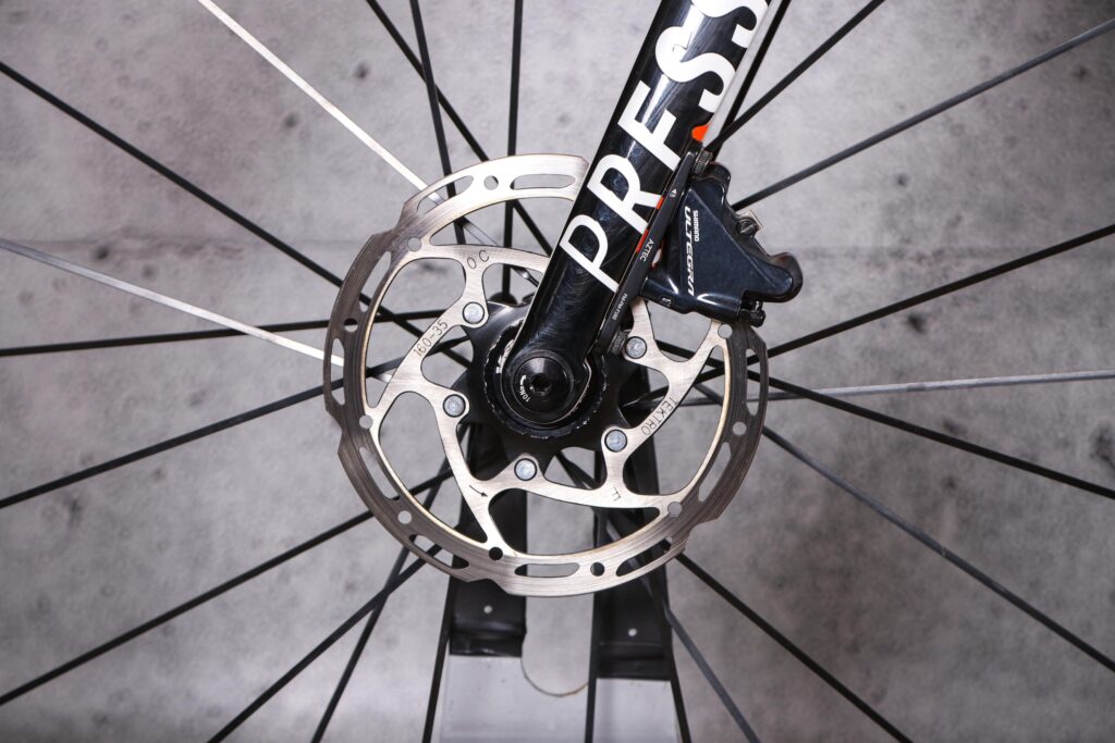 2022 Cinelli Pressure Disc Ultegra 11x Hydro &ndash; front disc brake.jpg