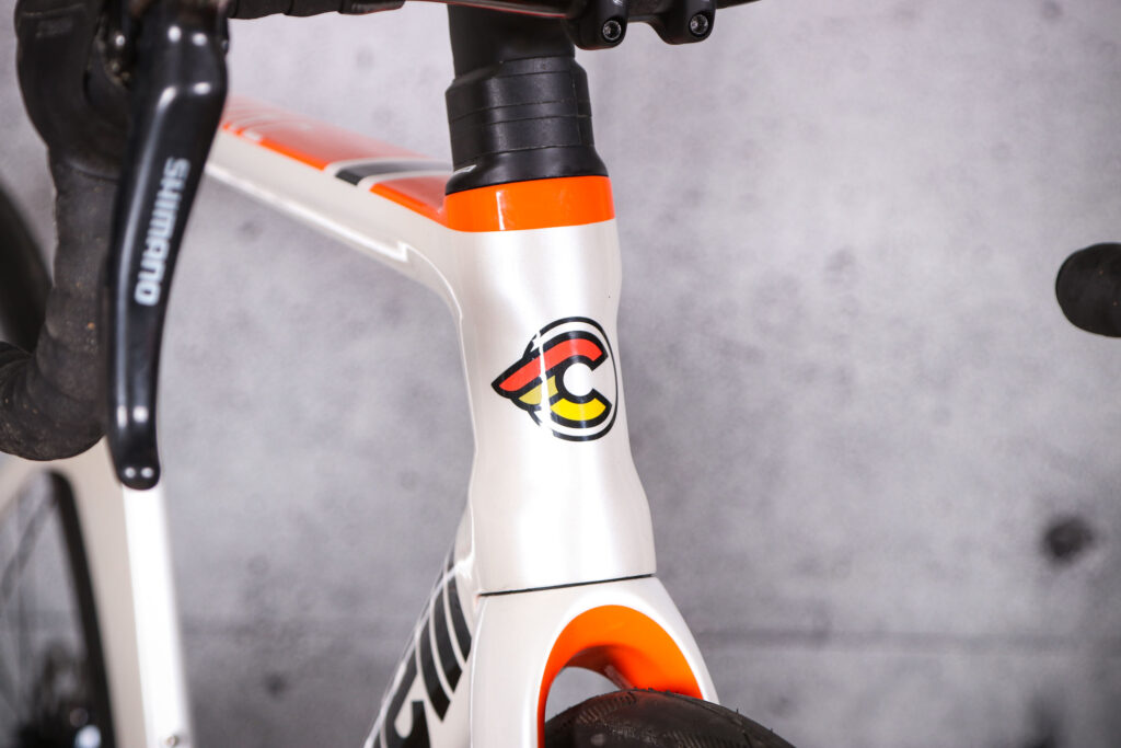 2022 Cinelli Pressure Disc Ultegra 11x Hydro &ndash; head tube badge.jpg