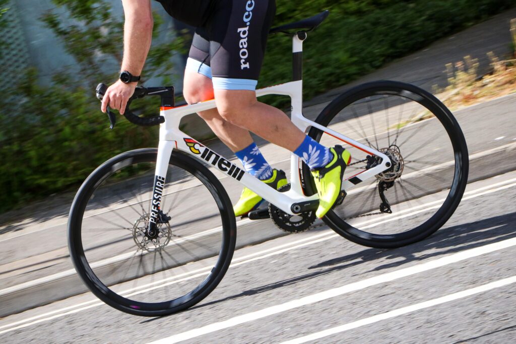 2022 Cinelli Pressure Disc Ultegra 11x Hydro &ndash; riding 5.jpg
