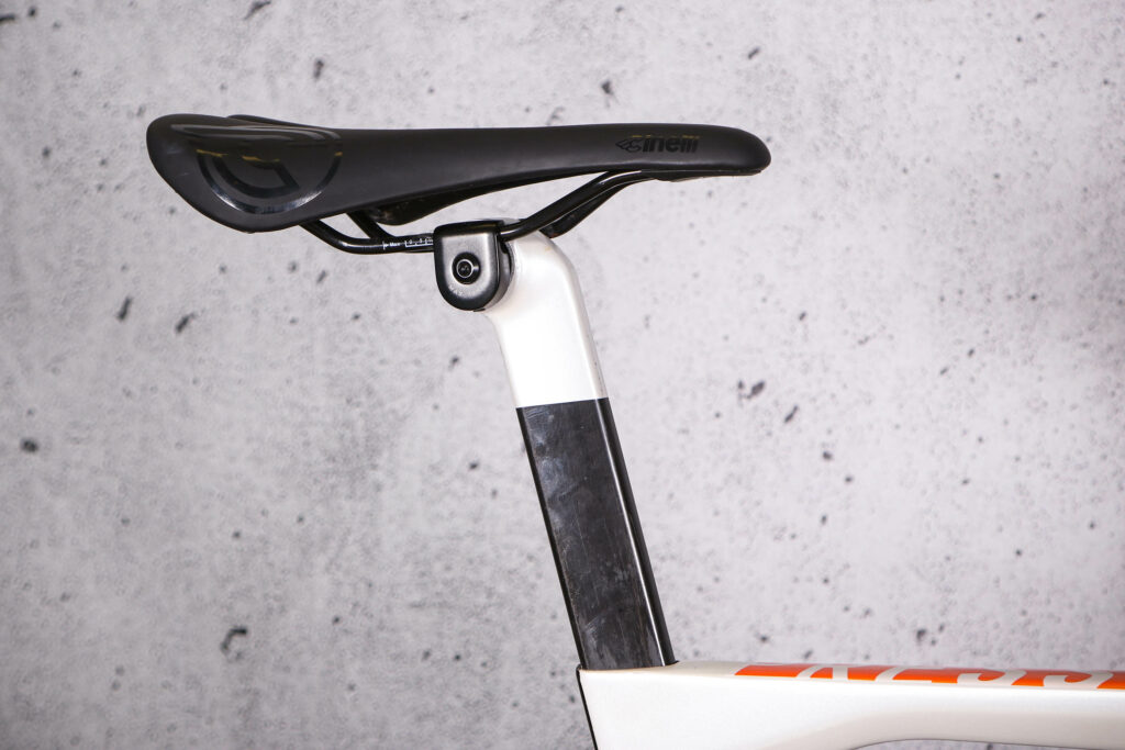 2022 Cinelli Pressure Disc Ultegra 11x Hydro &ndash; saddle and post.jpg