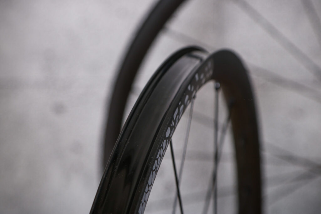 2022 Deda Elementi Gera Gravel Alloy Tubeless Ready Wheels &ndash; rim bed.jpg