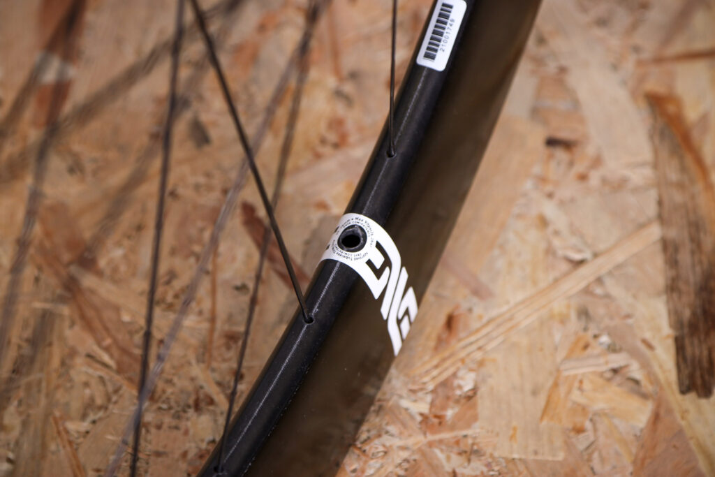 2022 ENVE Foundation 65mm wheelset – valve hole.jpg