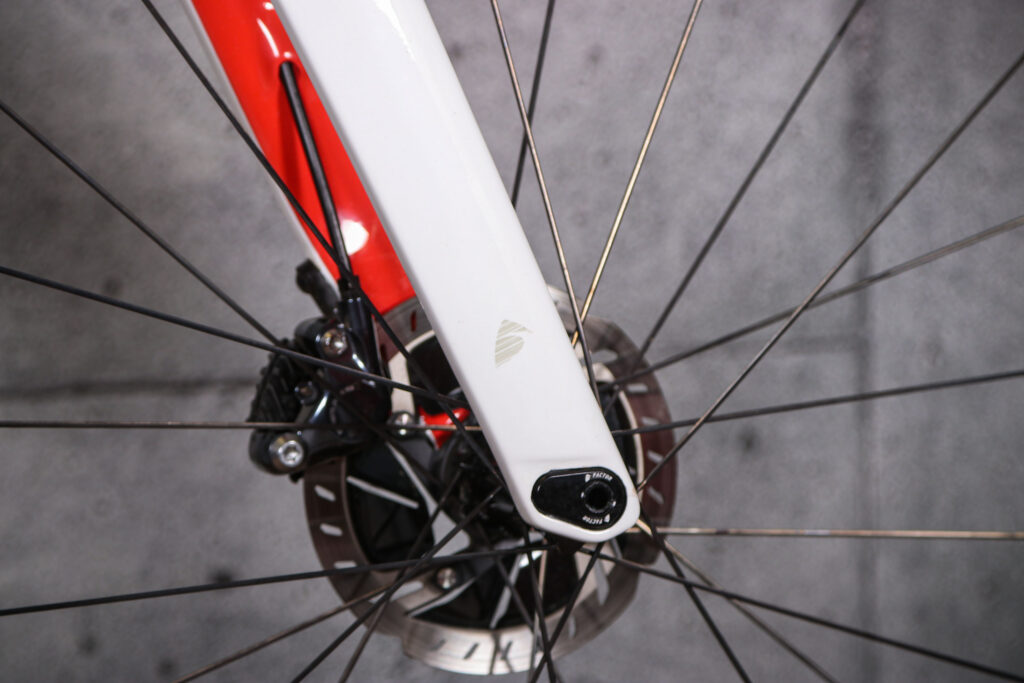 2022 Factor Ostro VAM frameset – fork detail.jpg